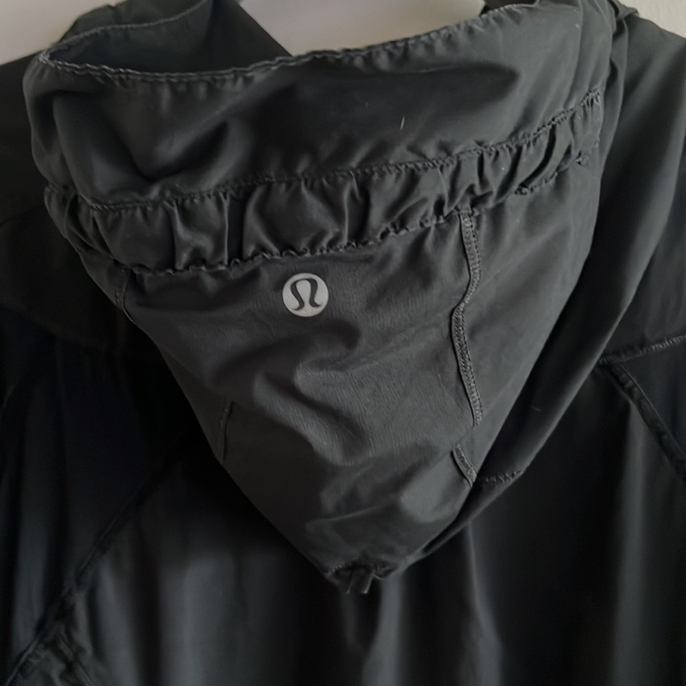 Lululemon pullover lightweight jacket - Picture 6 of 9